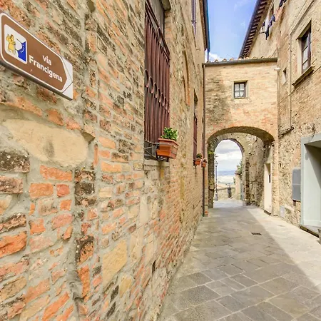 Countryside In Gambassi Terme With Garden